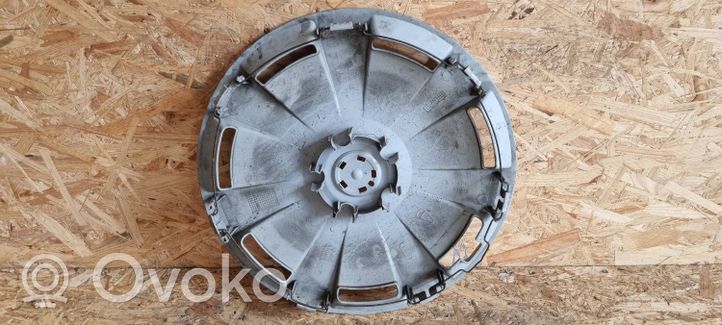 Audi A4 S4 B7 8E 8H R16 wheel hub/cap/trim 8V0601147C