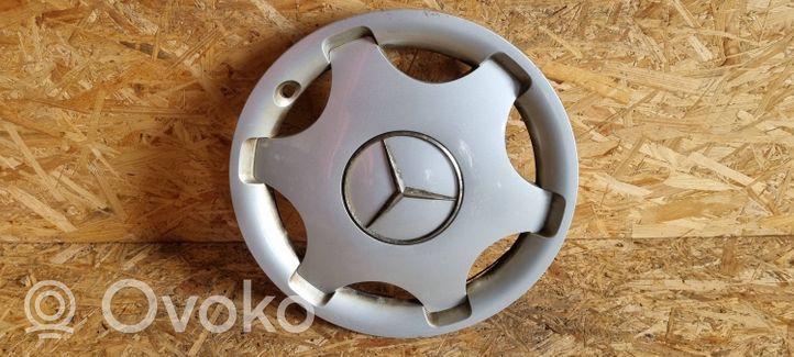 Mercedes-Benz C W203 Mozzo/copricerchi/borchia della ruota R15 2024010724