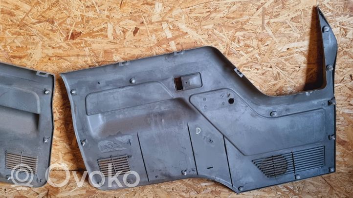 Mitsubishi Canter Обшивка передней двери MB394645