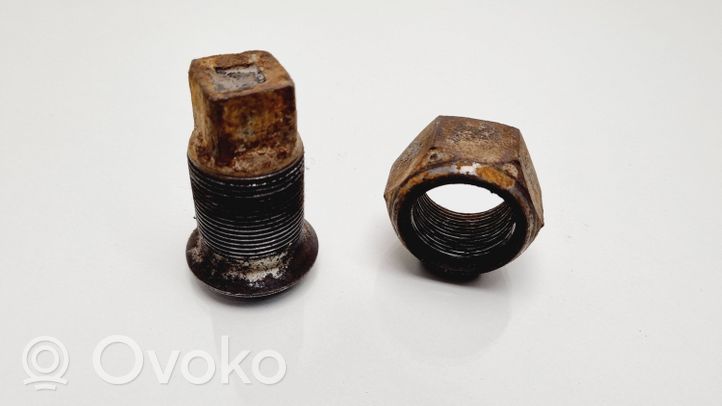 Mitsubishi Canter Nuts/bolts 