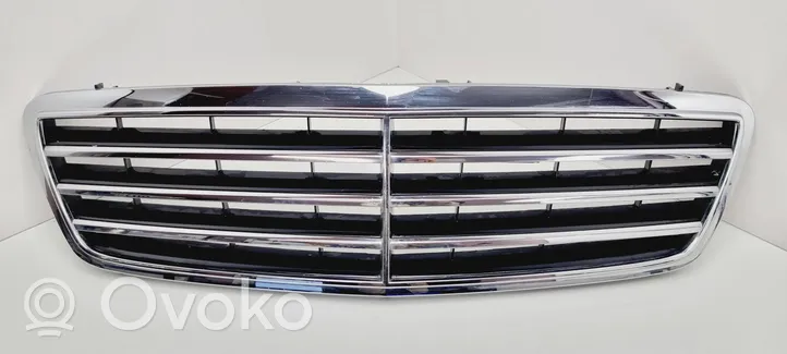 Mercedes-Benz C W203 Grille calandre supérieure de pare-chocs avant A2038800223