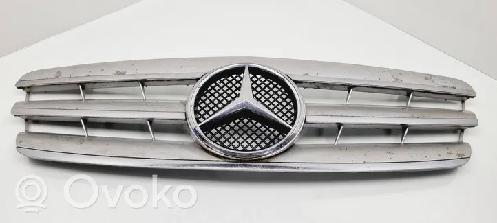 Mercedes-Benz C W203 Grille de calandre avant 239550