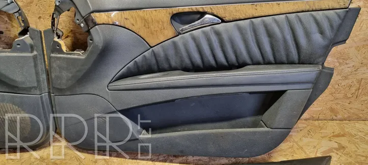 Mercedes-Benz E W211 Garnitures, kit cartes de siège intérieur avec porte A2117201971