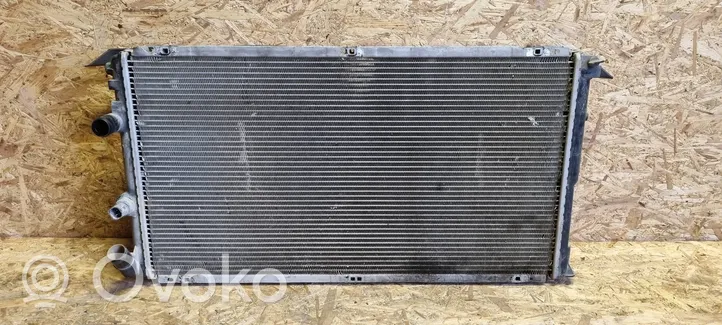 Renault Master II Radiateur de refroidissement 39519010