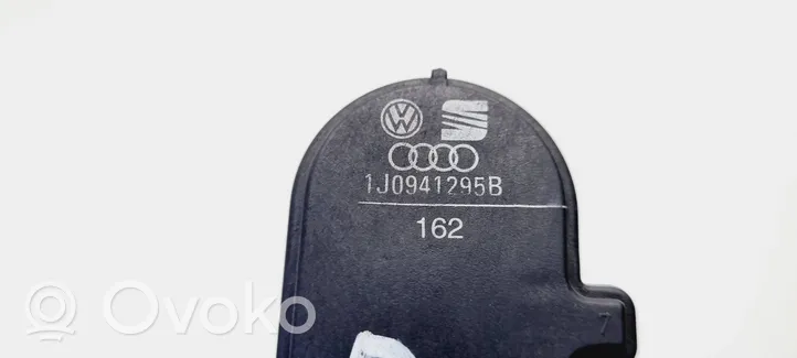 Volkswagen Golf IV Motorino di regolazione assetto fari 1J0941295B