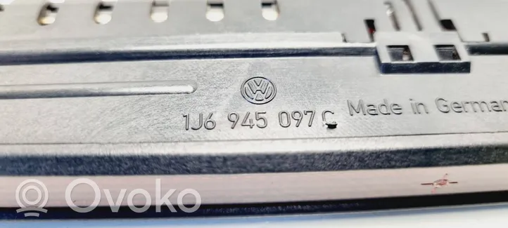 Volkswagen Golf IV Luce d’arresto centrale/supplementare 1J6945097C