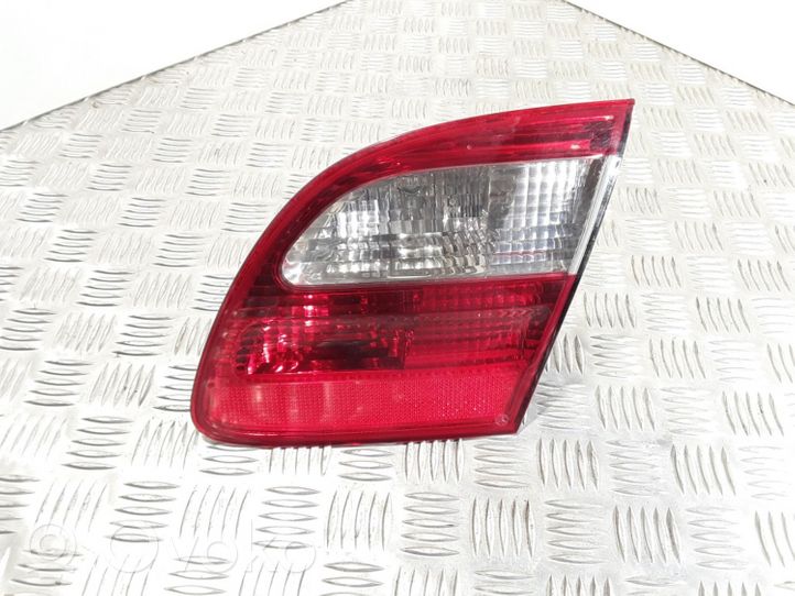 Mercedes-Benz E W211 Luci posteriori del portellone del bagagliaio A2118201464