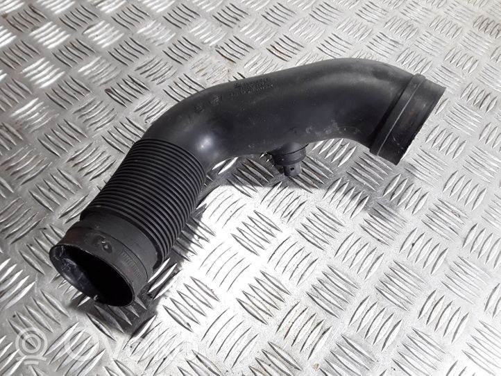 Opel Zafira B Air intake duct part 55559325