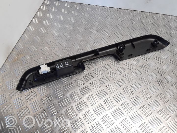 Nissan X-Trail T30 Support bouton lève vitre porte avant 809488H700