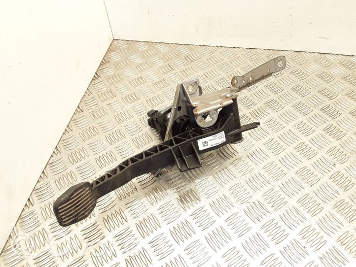 Ford Focus Clutch pedal BV617B633RC