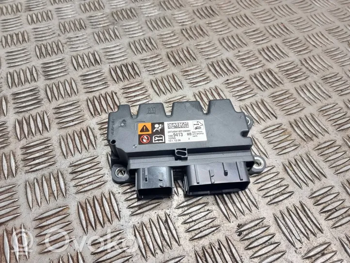 Opel Astra J Airbag control unit/module 13589413