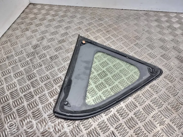 Toyota RAV 4 (XA30) Fenêtre latérale avant / vitre triangulaire 43r00122