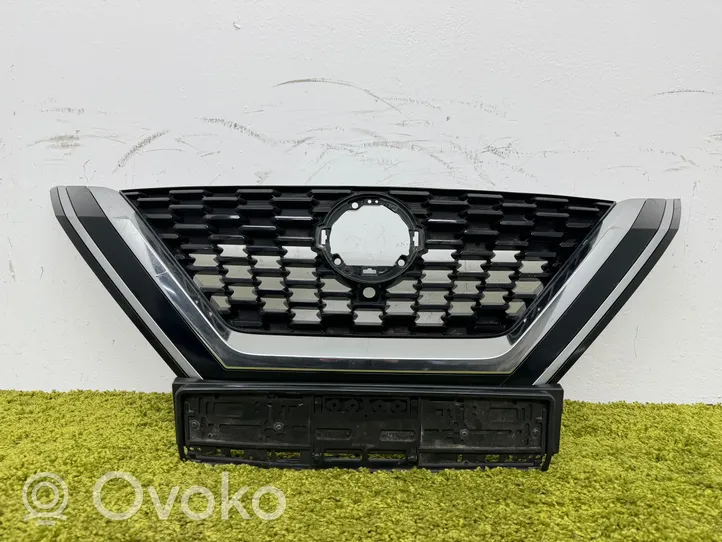 Nissan Qashqai J12 Grille calandre supérieure de pare-chocs avant 62310-6ua0a