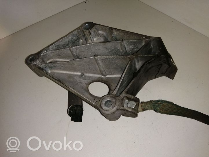 BMW 3 E90 E91 Engine mounting bracket 6775041