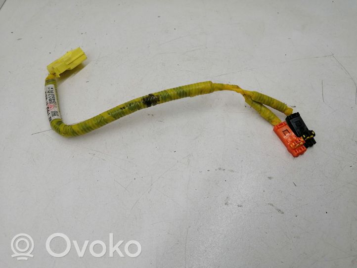 Toyota Prius (XW20) Keleivio oro pagalvės jungtukas 8214047020