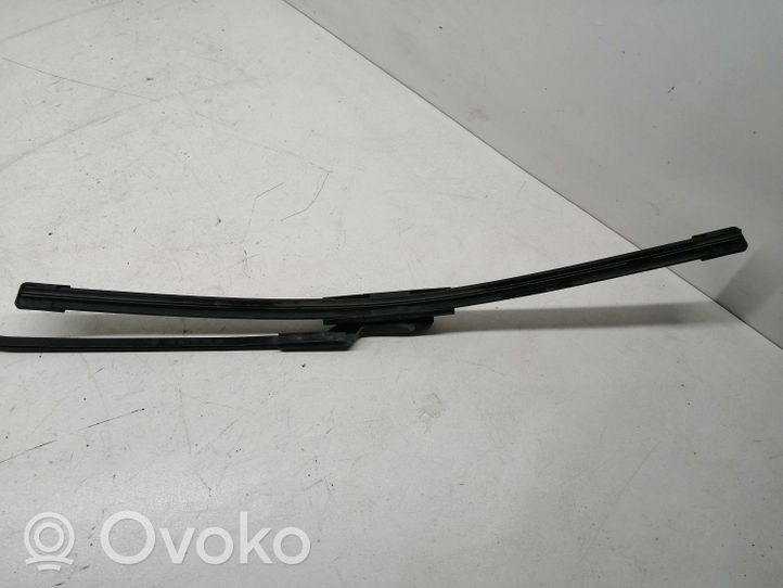 Volkswagen Golf VI Priekinio stiklo valytuvų kojelė 101955410