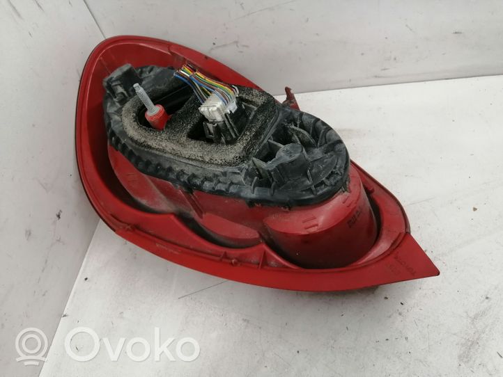 Toyota Aygo AB10 Galinis žibintas kėbule 815600H020