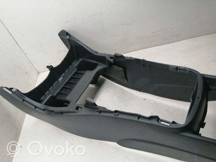 Toyota Yaris Kita centrinė konsolės (tunelio) detalė 589100D290