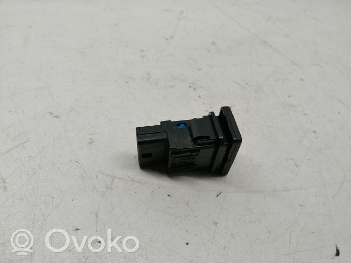 Toyota Verso Przycisk / Włącznik ESP 15C032