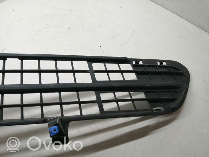 Chevrolet Cruze Front bumper upper radiator grill 95088063