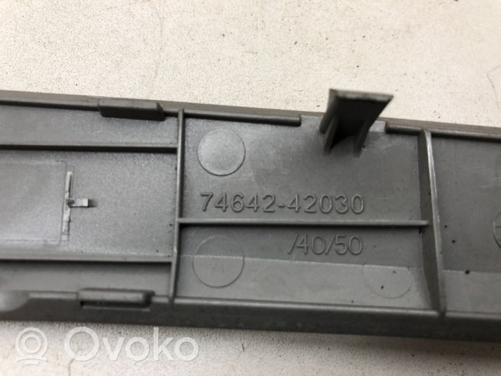 Toyota RAV 4 (XA40) Rivestimento della maniglia interna per portiera anteriore 7464242030