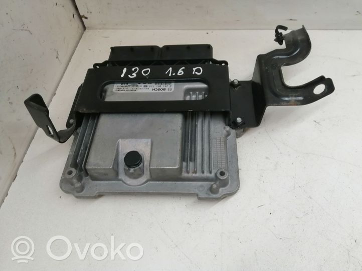 Hyundai i30 Variklio valdymo blokas 0281031578