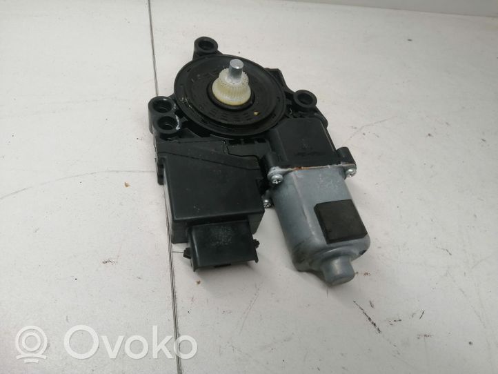 Hyundai i30 Motorino alzacristalli della portiera anteriore 82450A6010