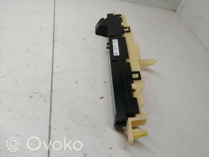 Toyota RAV 4 (XA40) Monitori/näyttö/pieni näyttö 8395042080