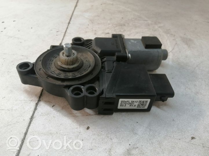 Hyundai i30 Motorino alzacristalli della portiera anteriore 82450A6010