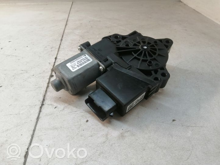 Hyundai i30 Motorino alzacristalli della portiera anteriore 82450A6010