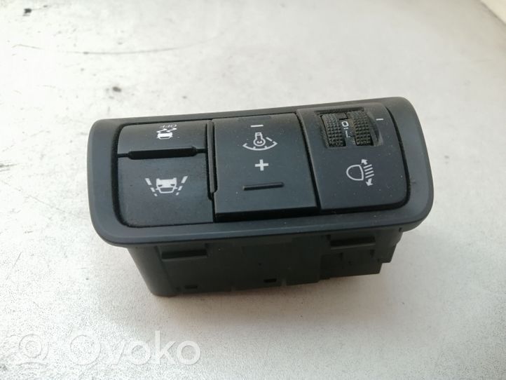 Hyundai i20 (GB IB) Przycisk / Pokrętło regulacji świateł 93300C8000