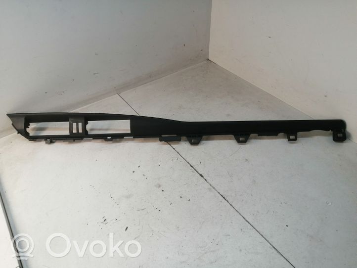 Toyota Auris E180 Kojelaudan hansikaslokeron lista 5541202430