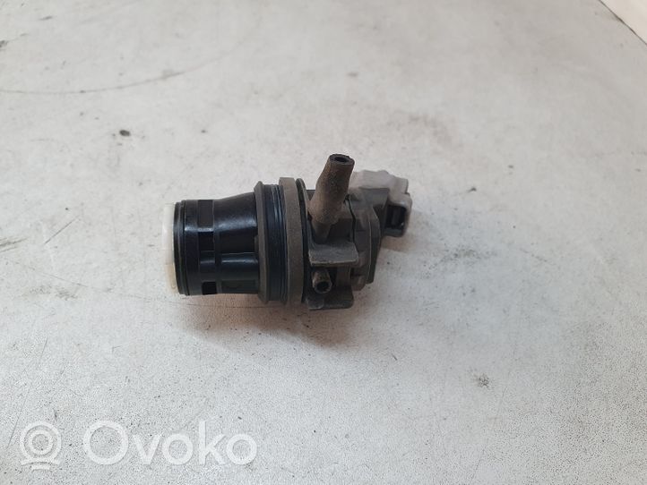 Toyota RAV 4 (XA40) Tuulilasi tuulilasinpesimen pumppu 8533060180