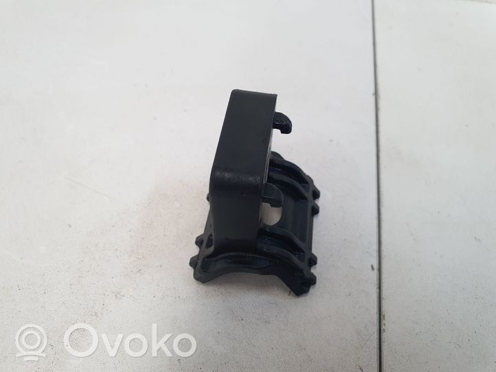 Chevrolet Cruze Radiator mount bracket 13250318