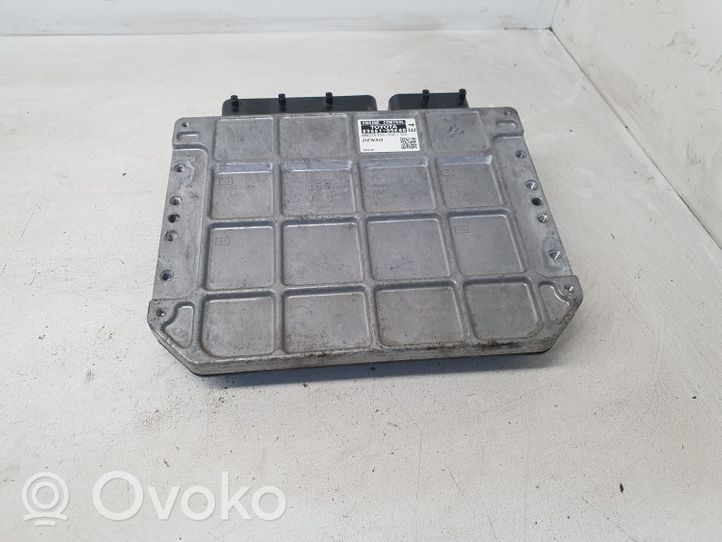 Toyota Avensis T270 Sterownik / Moduł ECU 8966105E40