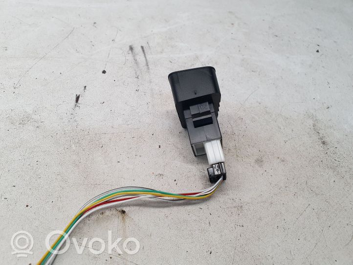 Toyota Auris E180 Przycisk / Włącznik hamulca ręcznego 8471802020A
