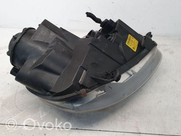 Volkswagen Golf V Lampa przednia 1305235839