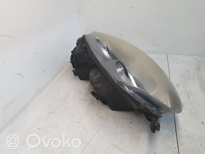 Volkswagen Golf V Lampa przednia 1305235839