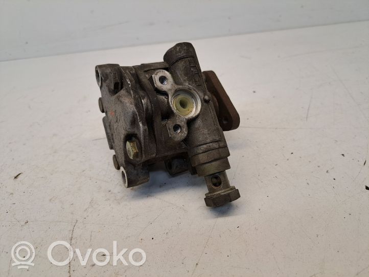 Volkswagen PASSAT B6 Ohjaustehostimen pumppu 3D0145156