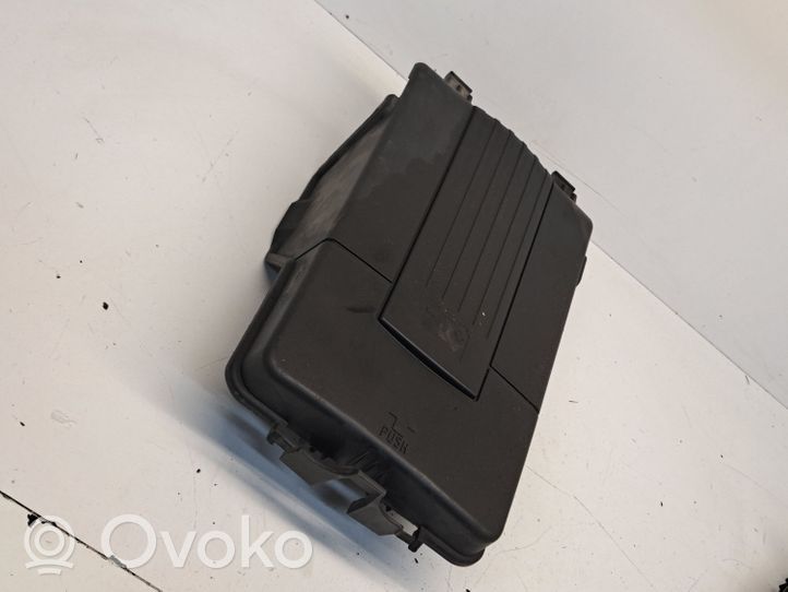 Volkswagen PASSAT B7 Couvercle de boîtier de batterie 33C091544