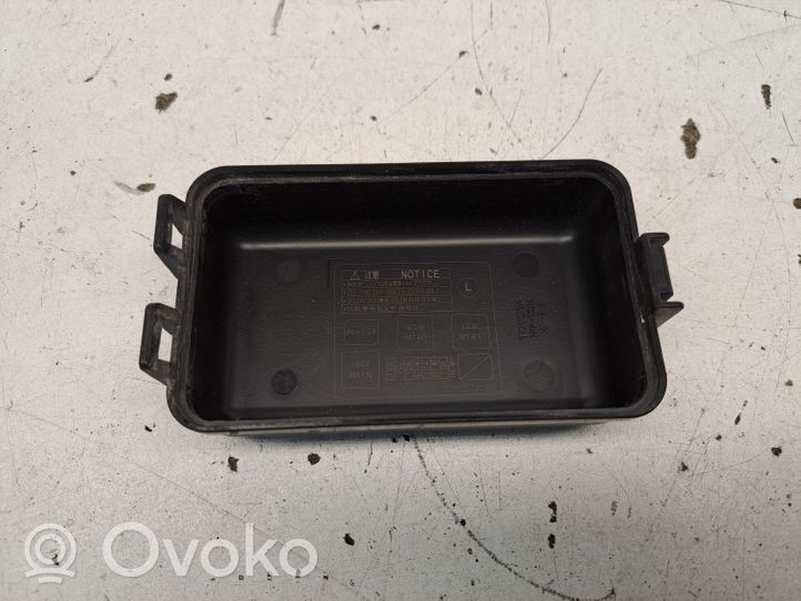 Toyota RAV 4 (XA40) Coperchio scatola dei fusibili 8266248190