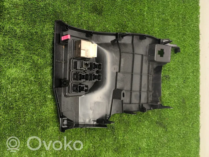 Toyota Prius (XW30) Element deski rozdzielczej / dół 5548047060