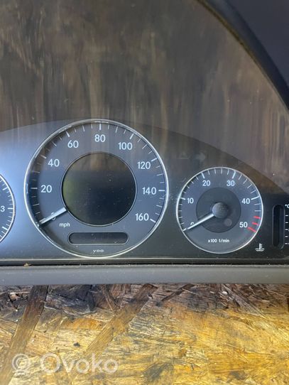 Mercedes-Benz CLK A209 C209 Compteur de vitesse tableau de bord A2095407211