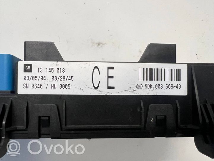 Opel Astra H Set scatola dei fusibili 13145018