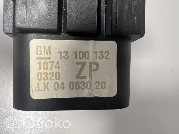 Opel Astra H Inne przełączniki i przyciski 13100132