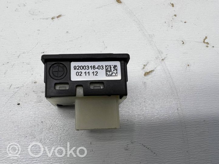 BMW 5 F10 F11 Interruptor para abrir la puerta trasera 9200316