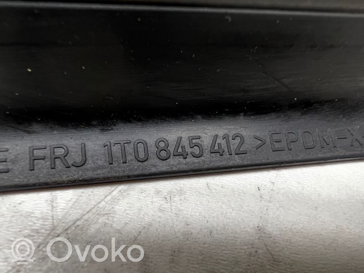 Volkswagen Touran II Etukolmioikkuna/-lasi 1T0845412