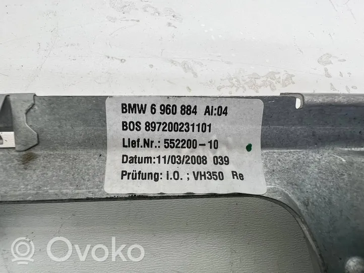 BMW 5 E60 E61 Tavarahyllyn kannen kannatin 6960884