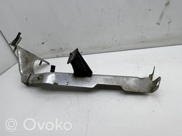 Audi A4 S4 B8 8K Supporto di montaggio del parafango 8K0821135C