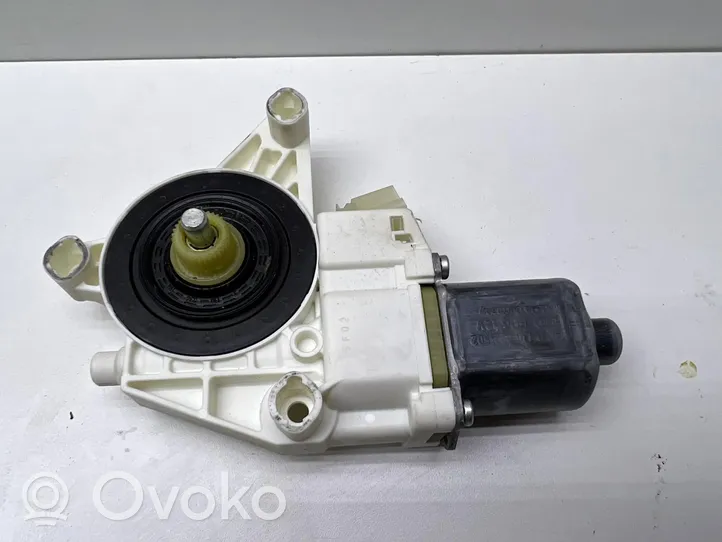 Mercedes-Benz C W204 Front door window regulator motor A2048200242